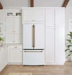 CAFE Réfrigérateur 18,6 pi3 33 po Blanc Congélateur en bas, Portes françaises - CWE19SP4NW2