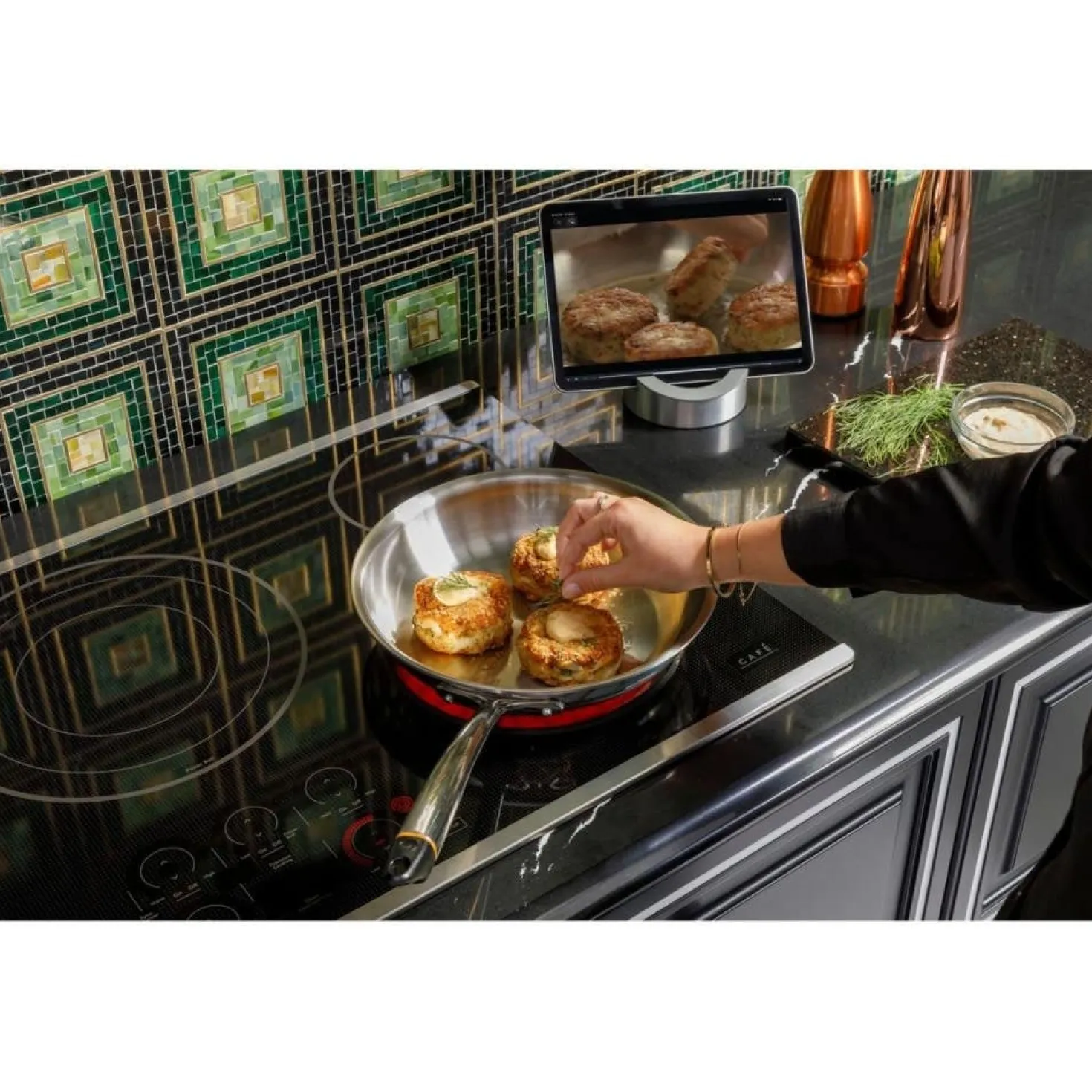 CAFE Table de cuisson Vitrocéramique Noir 30" Noir - CEP90302TSS