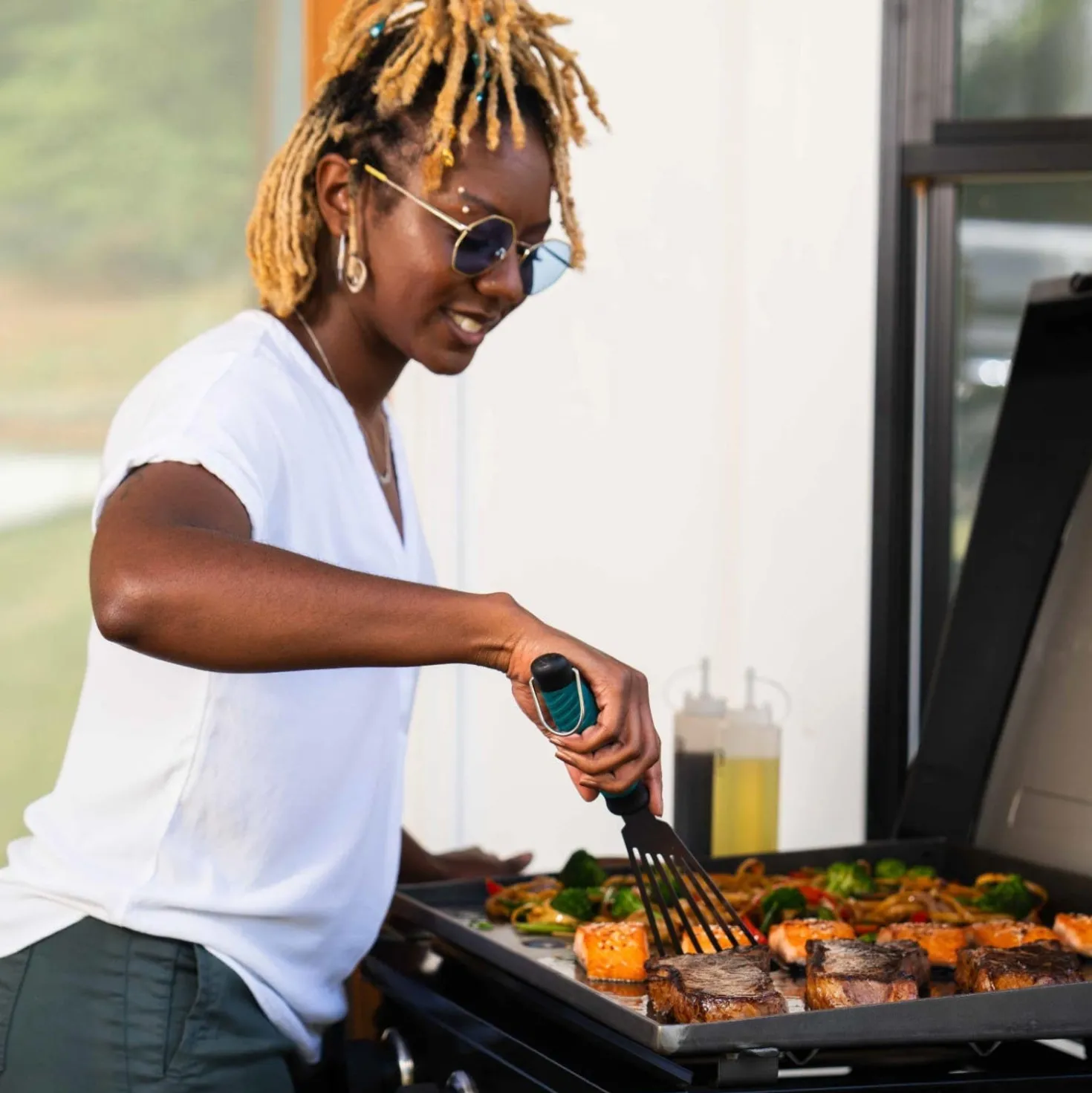 Charbroil Plancha au gaz propane avec 3 brûleurs - 36 000 BTU