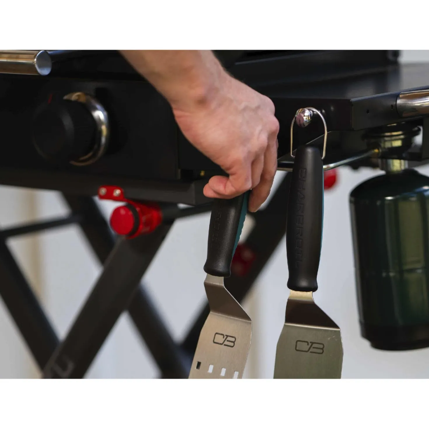 Charbroil Plancha portative au propane 22 po avec chariot pliant et 2 brûleurs - 24 000 BTU