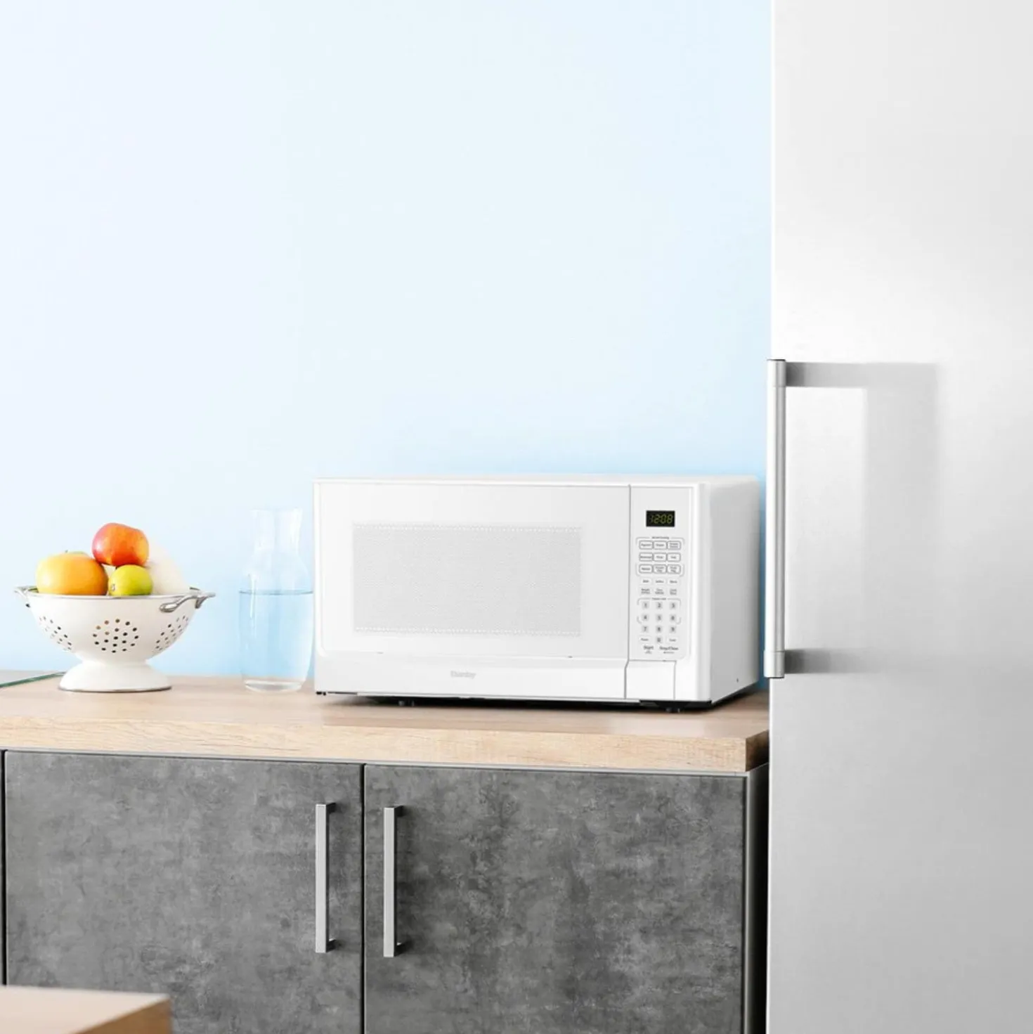 DANBY Micro-ondes Blanc 1000 22" DDMW01440WG1