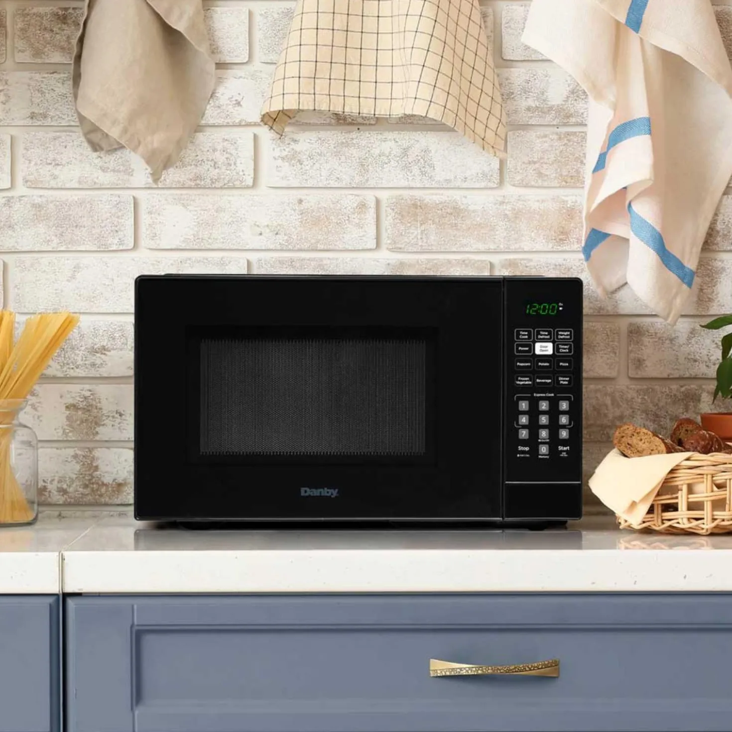 DANBY Micro-ondes Noir 900 21" DBMW1121BBB