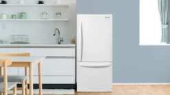 DANBY Réfrigerateur 18,7 pi3 30 po Blanc Congélateur en bas - DBM187E1WDB