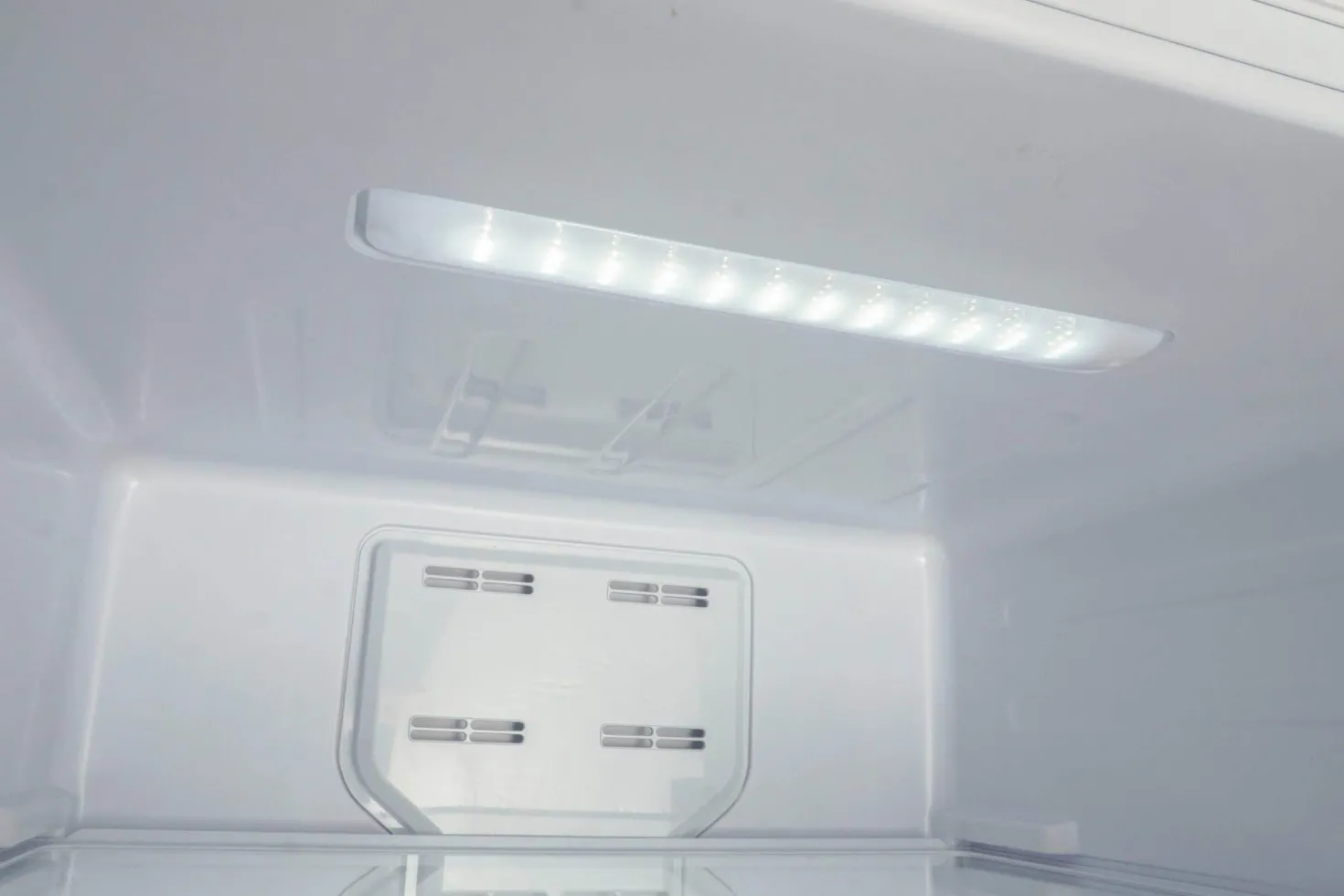 DANBY Tout réfrigérateur 17 pi3 30 po Blanc Tout réfrigérateur - DAR170A3WDD