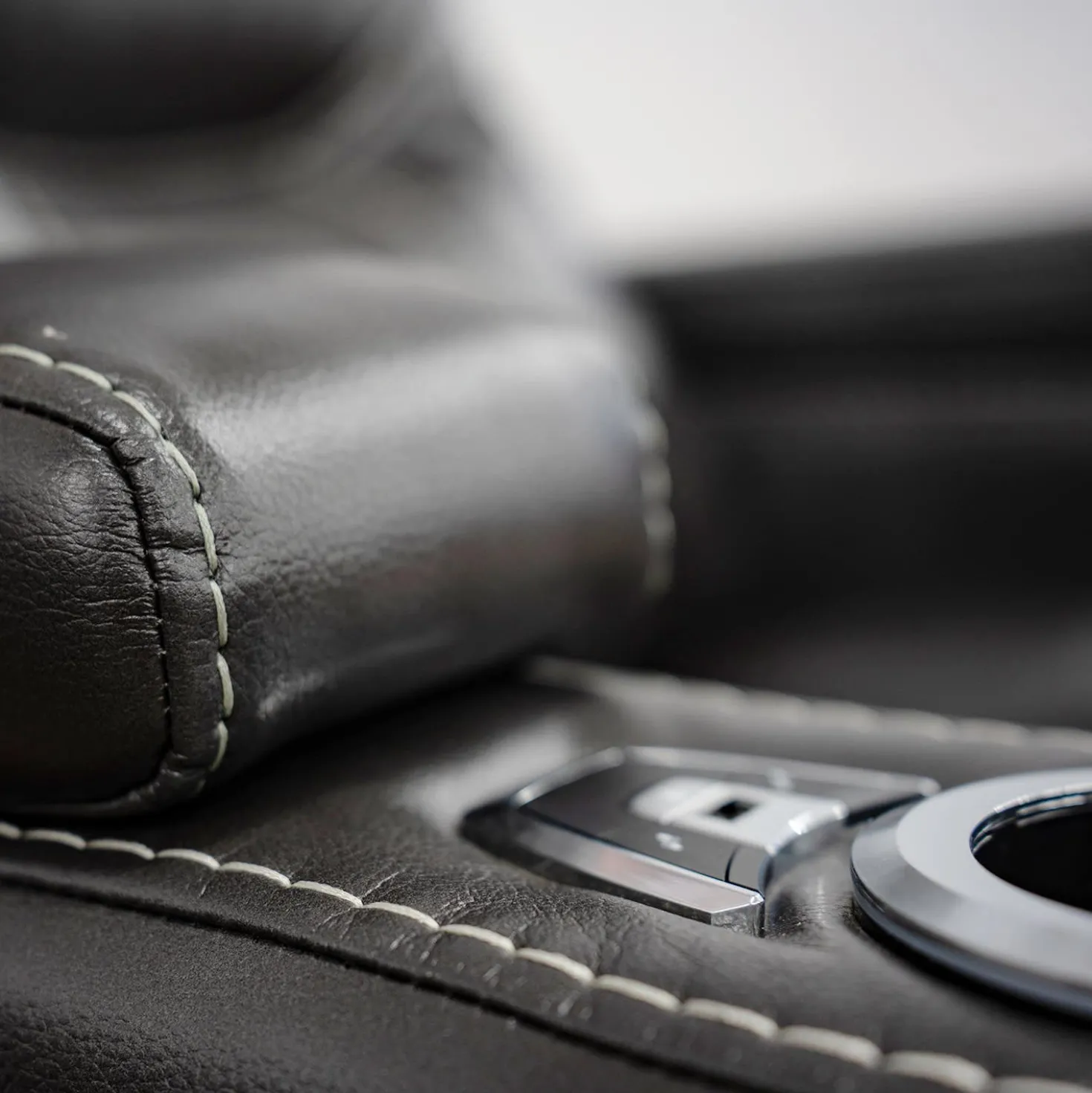 Fauteuil inclinable électrique avec rangement, porte-gobelets et éclairage DEL - gris