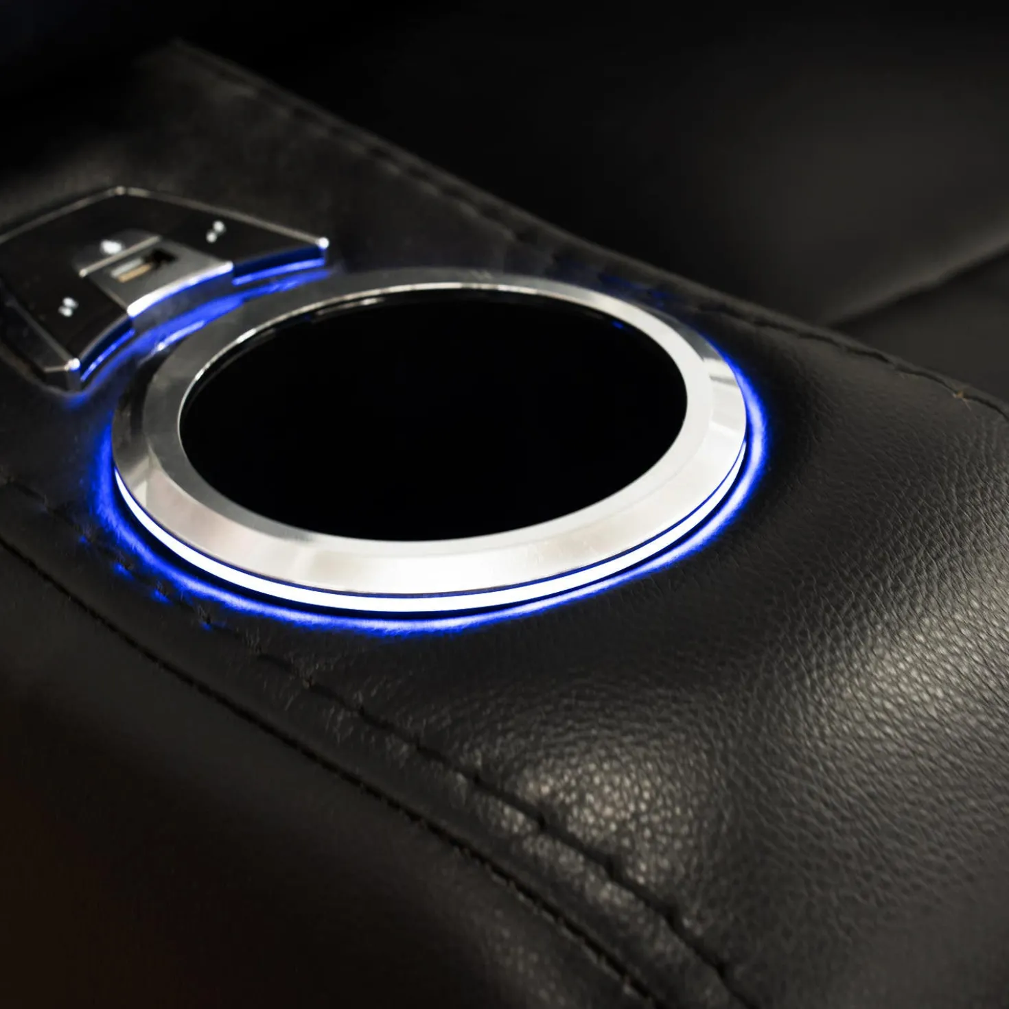 Fauteuil inclinable électrique avec rangement, porte-gobelets et éclairage DEL - noir
