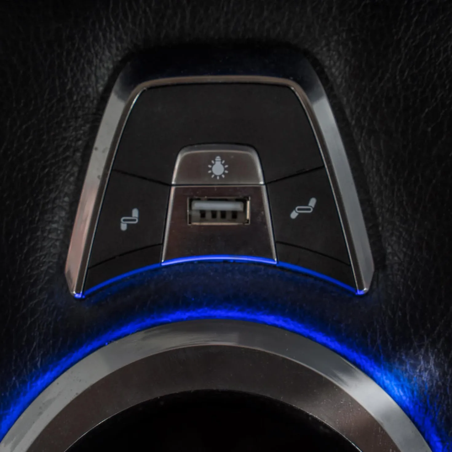 Fauteuil inclinable électrique avec rangement, porte-gobelets et éclairage DEL - noir