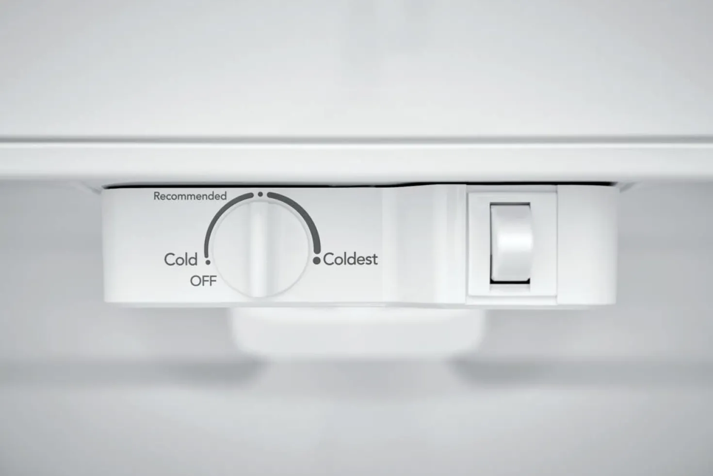 FRIGIDAIRE Réfrigérateur 20 pi3 30 po Inox Congélateur en haut - FFTR2045VS