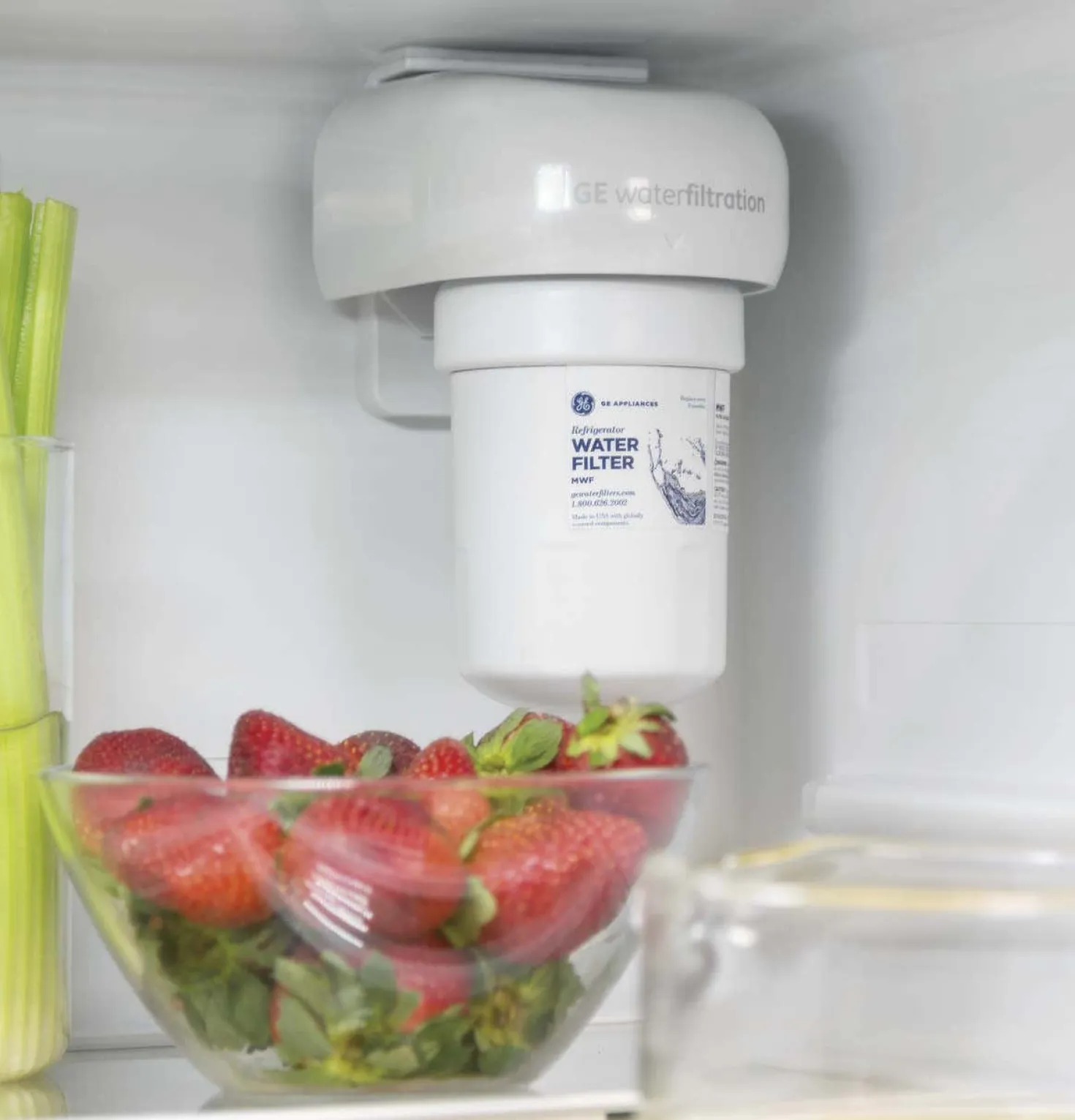 GE Réfrigérateur 24,8 pi3 33 po Acier inoxydable Congélateur en bas - GDE25EYKFS