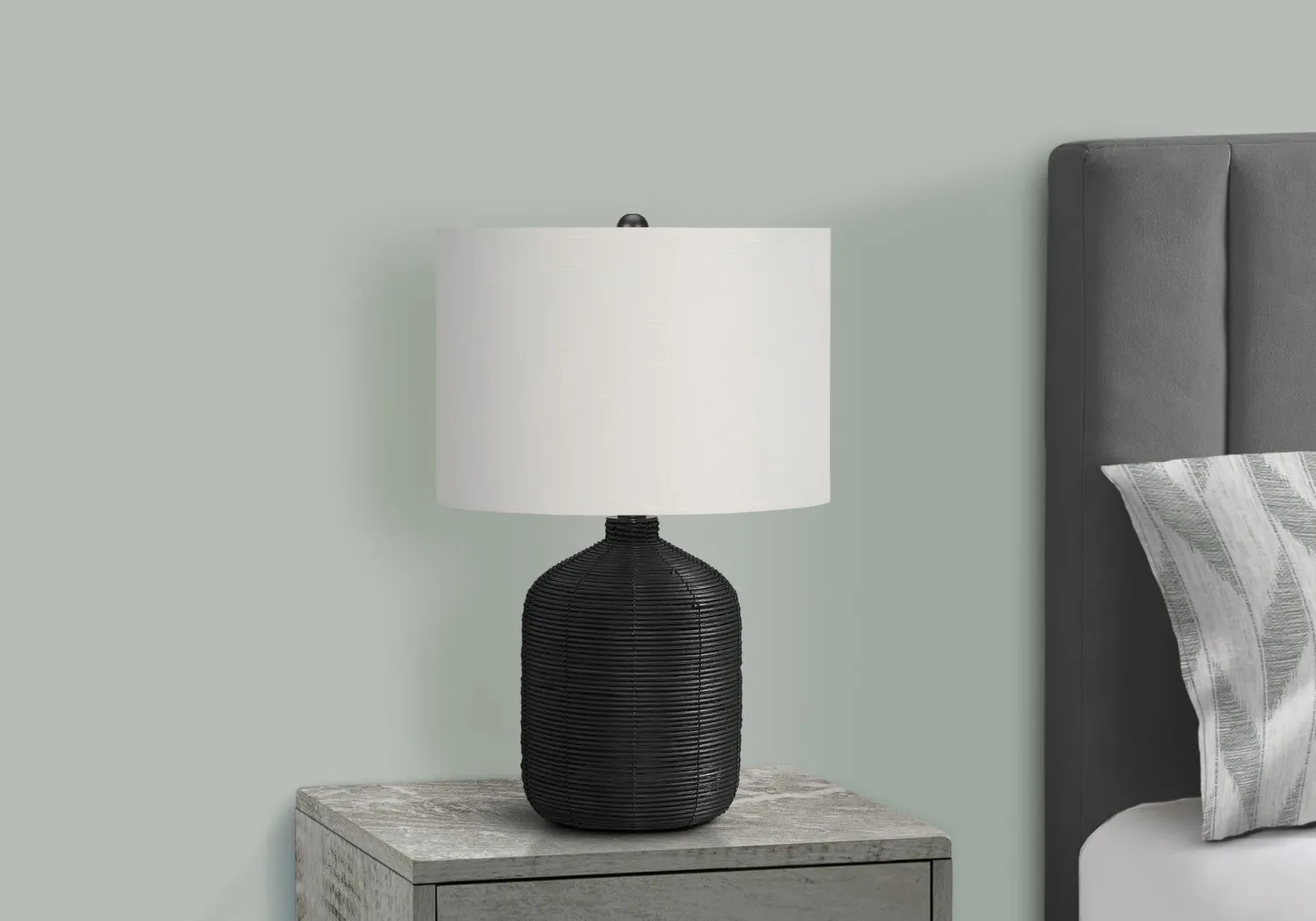 Lampe de table 23"H en rotin
