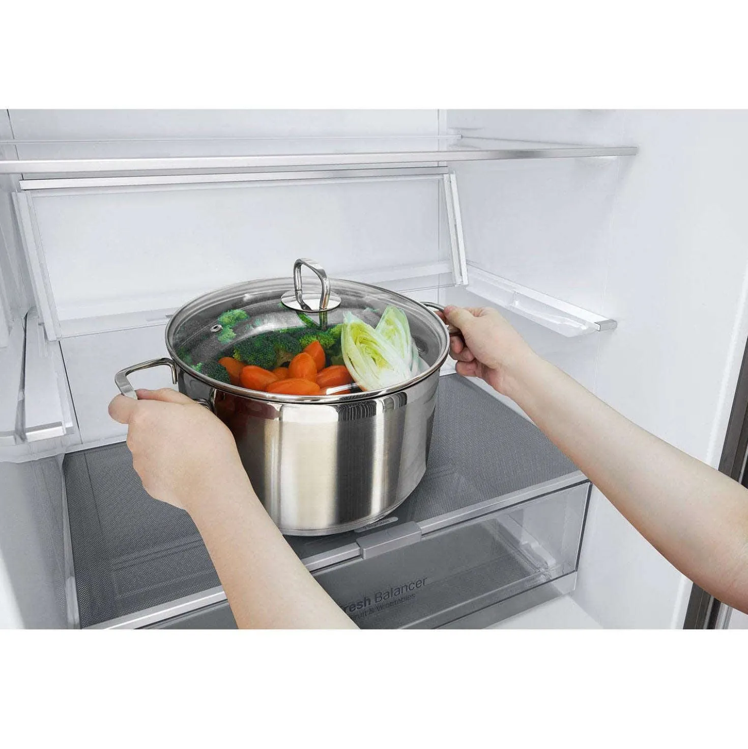 LG Réfrigérateur 15 pi3 28 po Argent platine Congélateur en bas - LBNC15251V