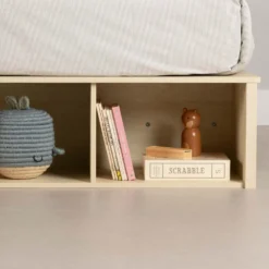 Lit simple avec rangement et paniers (39