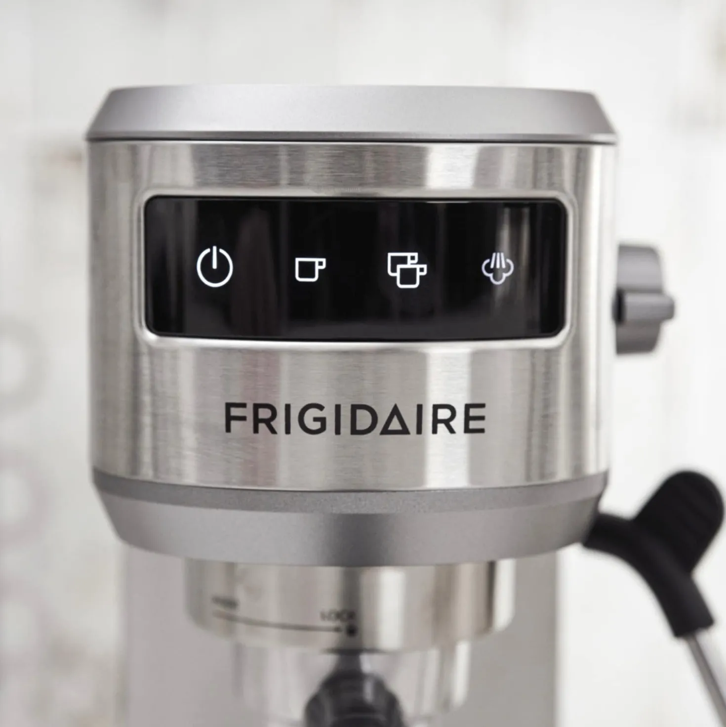 Machine à café expresso à vapeur Frigidaire - FREM100SS