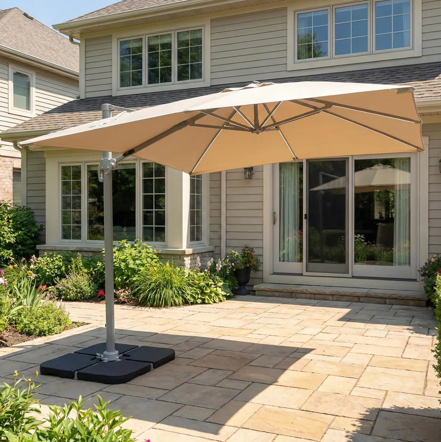 Parasol à mât déporté inclinable et rotatif 360° avec éclairage solaire DEL - 10 pi