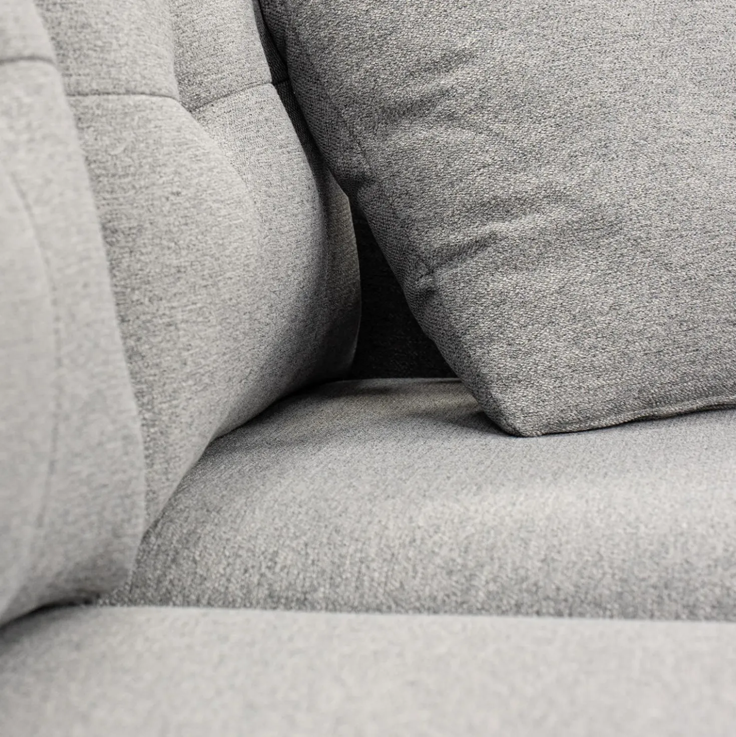 Sectionnel avec chaise longue à gauche et rangement