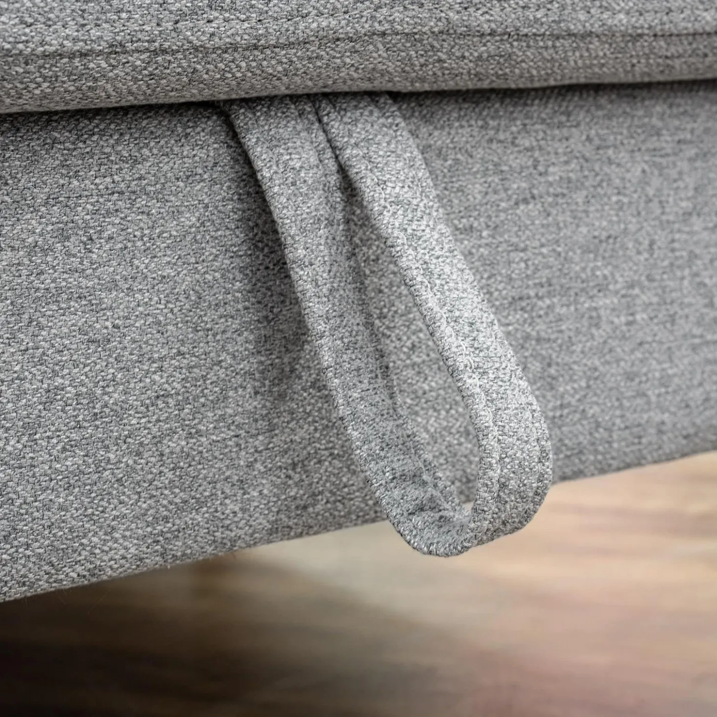 Sectionnel avec chaise longue à gauche et rangement
