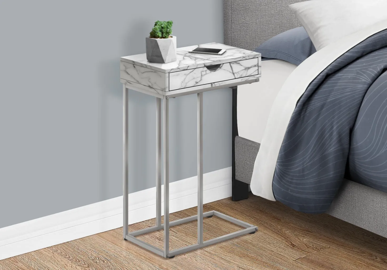Table d'appoint - 25"H, marbre blanc, métal argent - Monarch