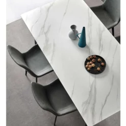 Table en pierre sintérisée avec 4 chaises