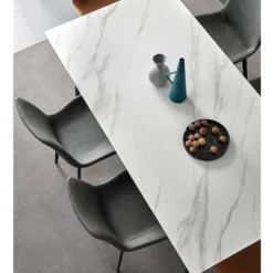 Table en pierre sintérisée avec 6 chaises