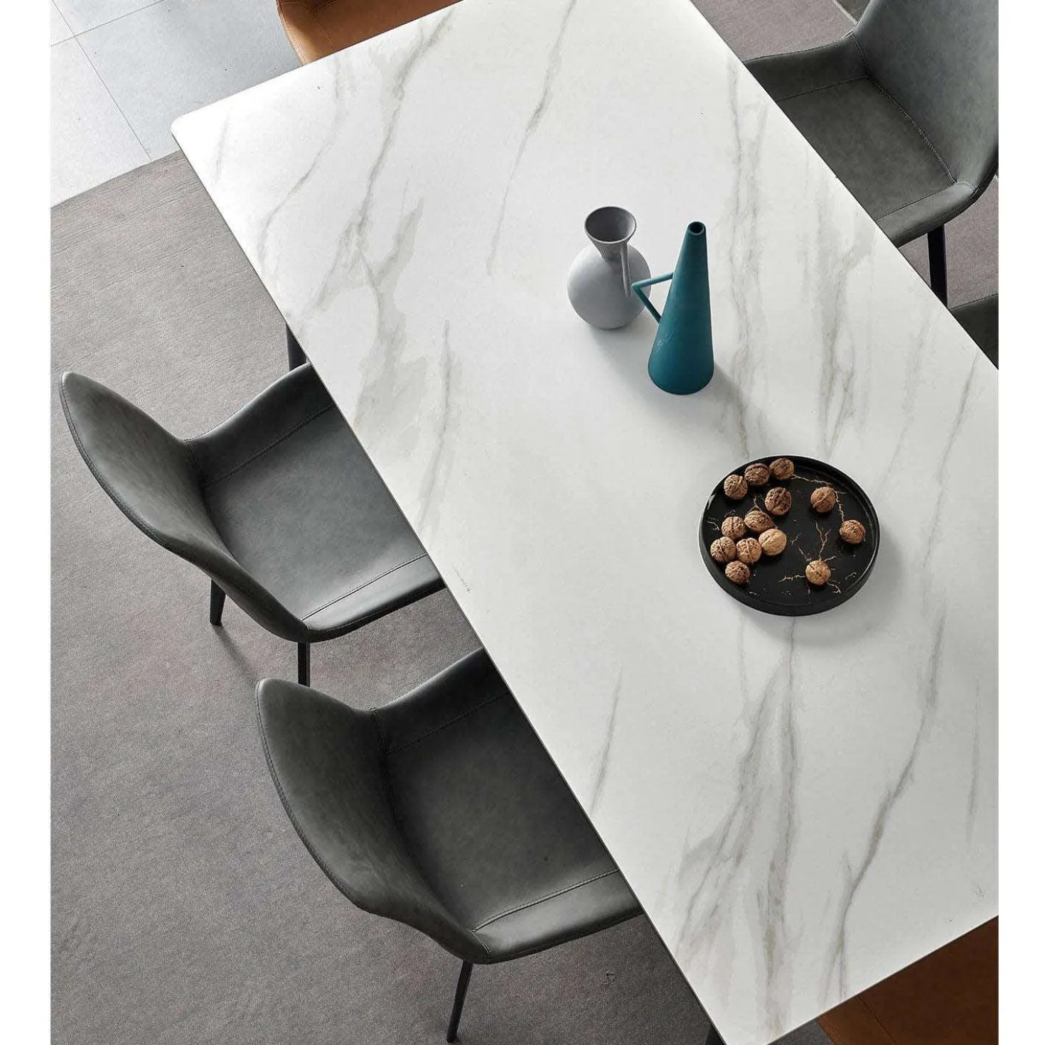 Table en pierre sintérisée avec 6 chaises